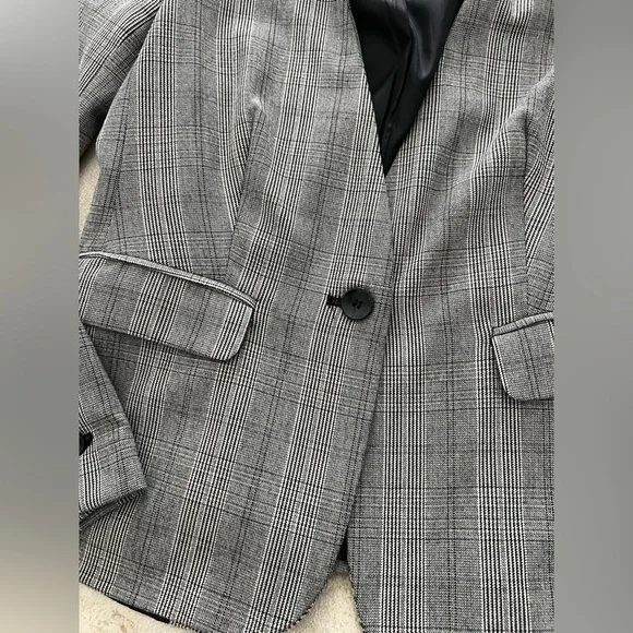 063. Bundle of Two Blazers - Picture 3 of 11